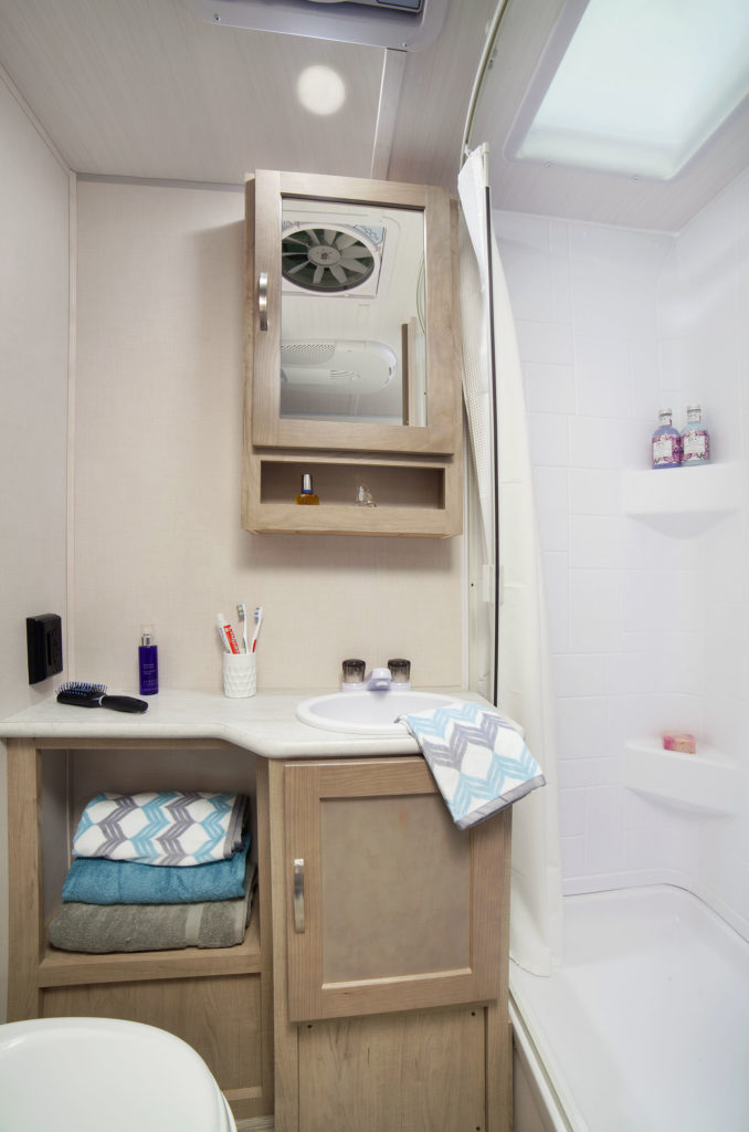 R-Pod-190-Bathroom - Blanchard Trailer Sales, Inc.